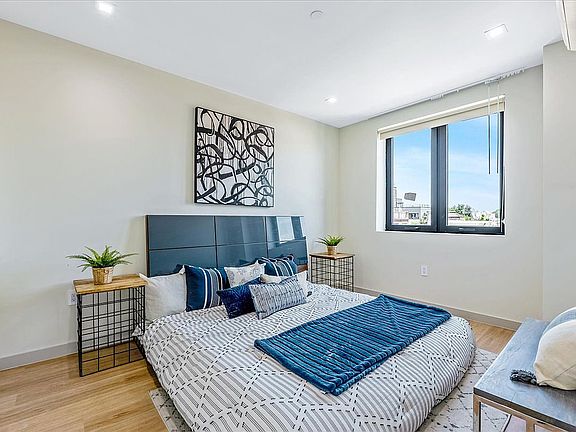 5th image of 51-24 Roosevelt Ave #301