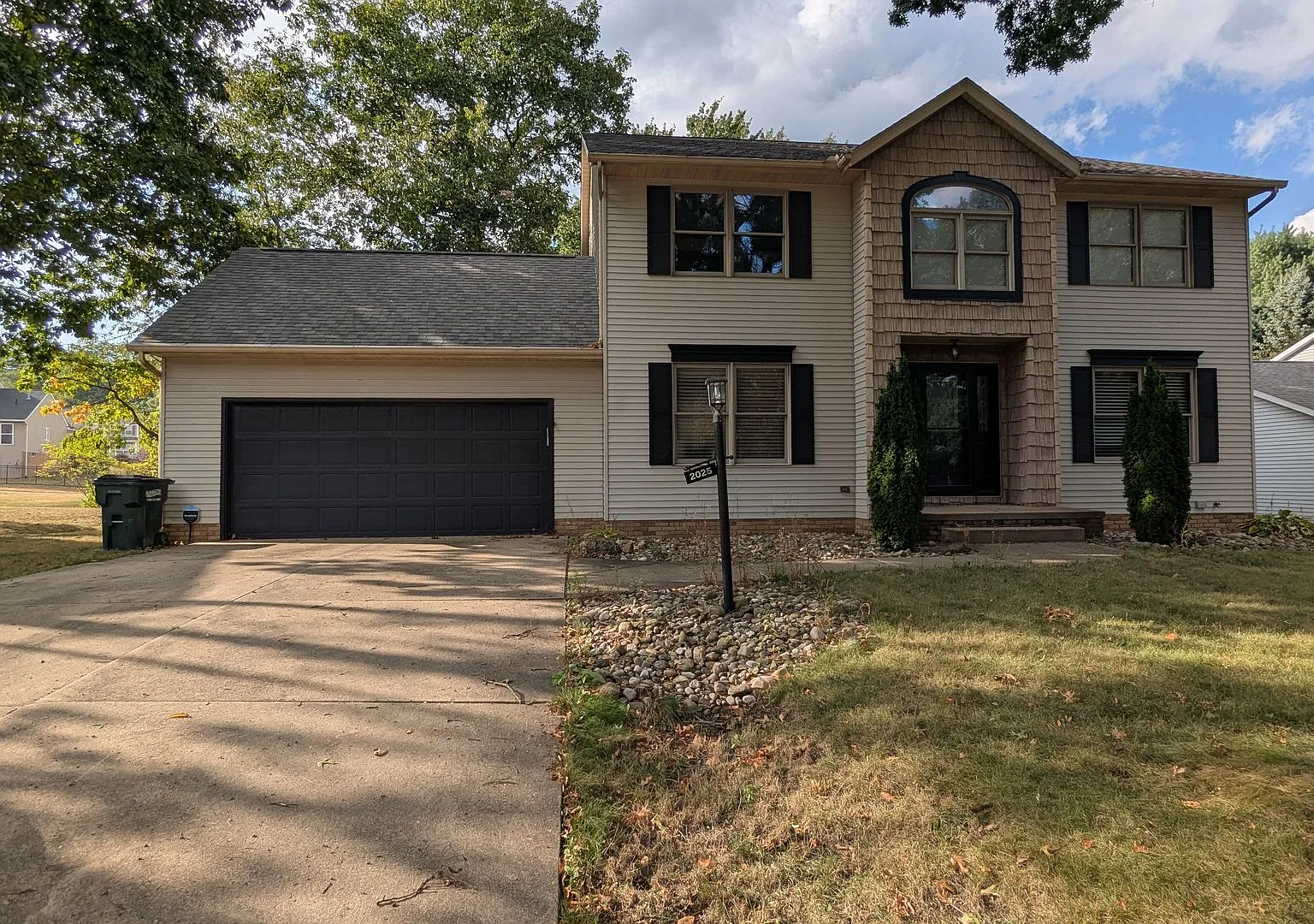 Welcome to your new home in the Heart of Plain Township. — Photo 1