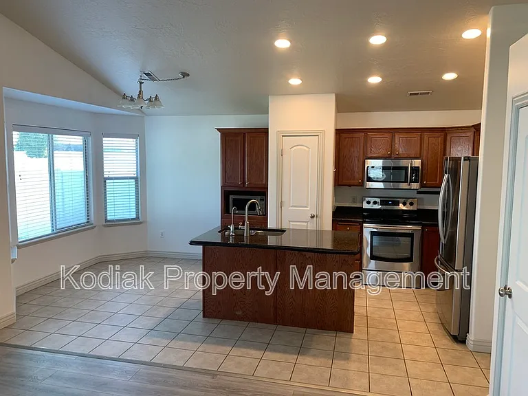 312 N Greenwich Dr — Photo 16