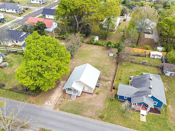 3rd image of 209 24th St