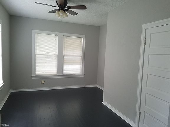 3rd image of 928 Aransas Ave