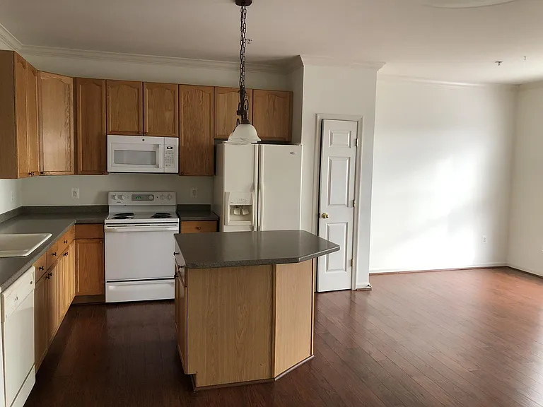 2527 Emerson Dr — Photo 3