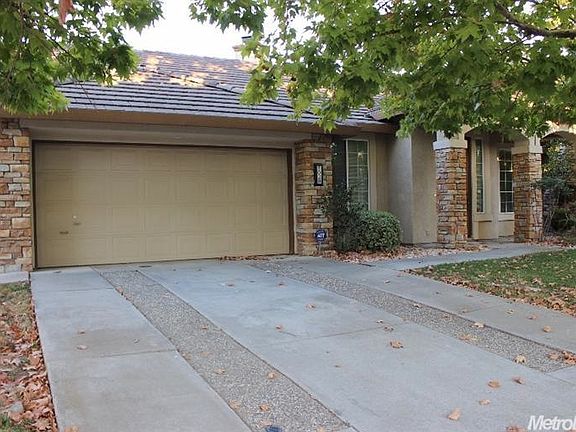 3rd image of 2020 Bastona Dr