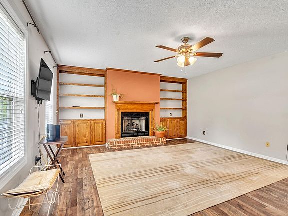 5th image of 424 Woodfield Dr