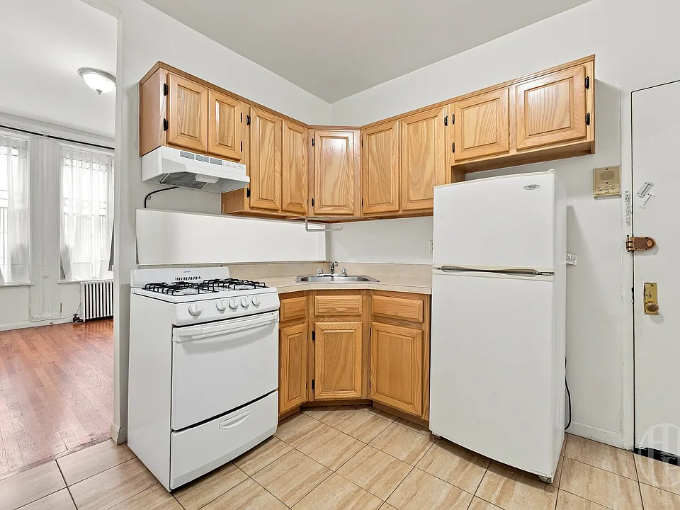 304 E 83rd St #1B
