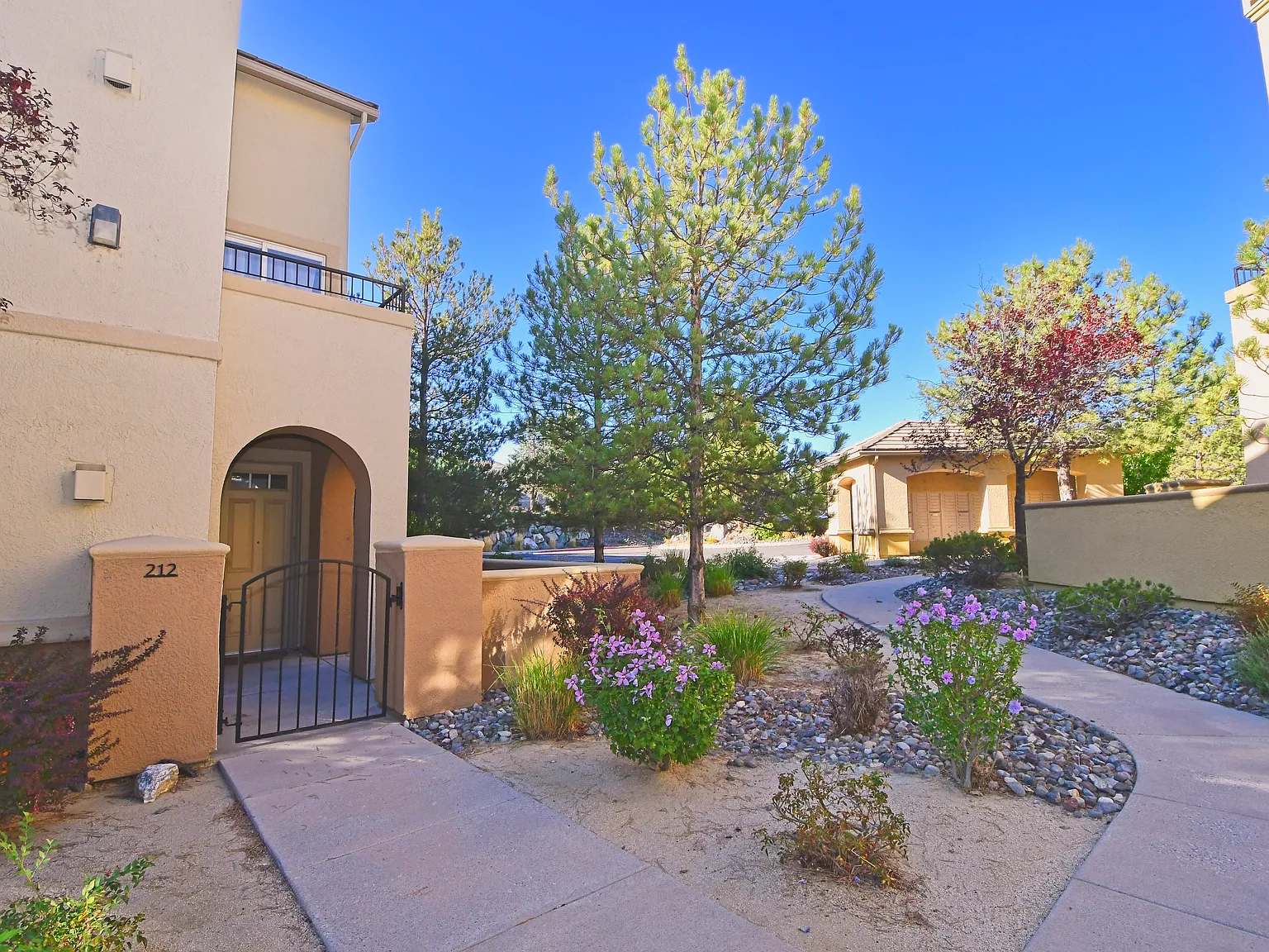 2 bed, 1317 sqft, $2,400 — Photo 2