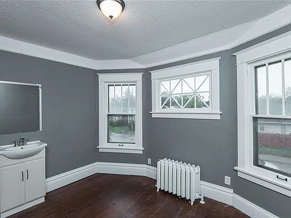 5th image of 1103 1st Ave SE
