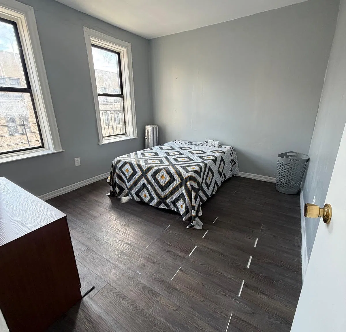 3 bed, $1,200 — Photo 1