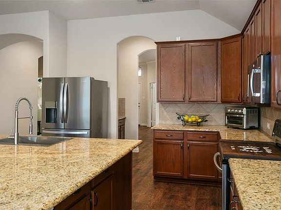 4th image of 5305 Datewood Ln