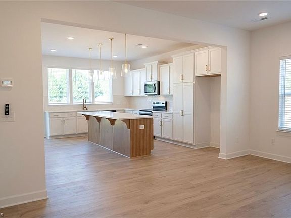 5th image of 5158 Paramount Rd #1062