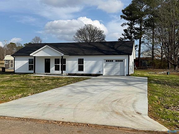 3rd image of 16674 Hampton Ln