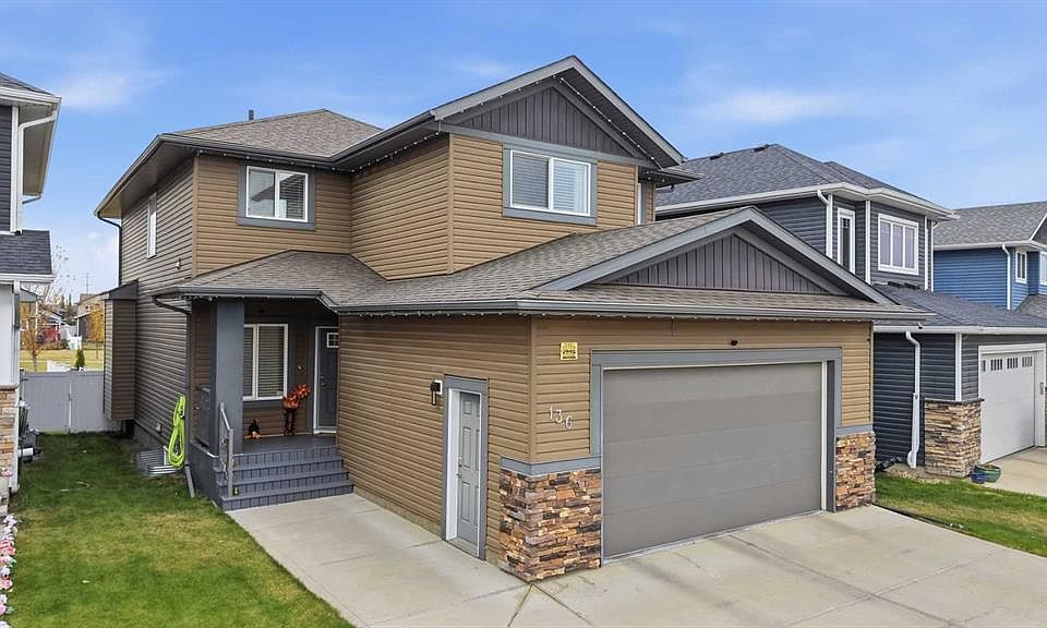 1st image of 136 SE Van Slyke Way