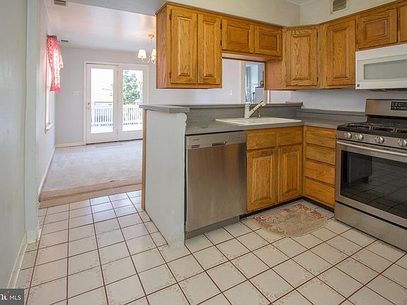 Big kitchen with gas cooking.