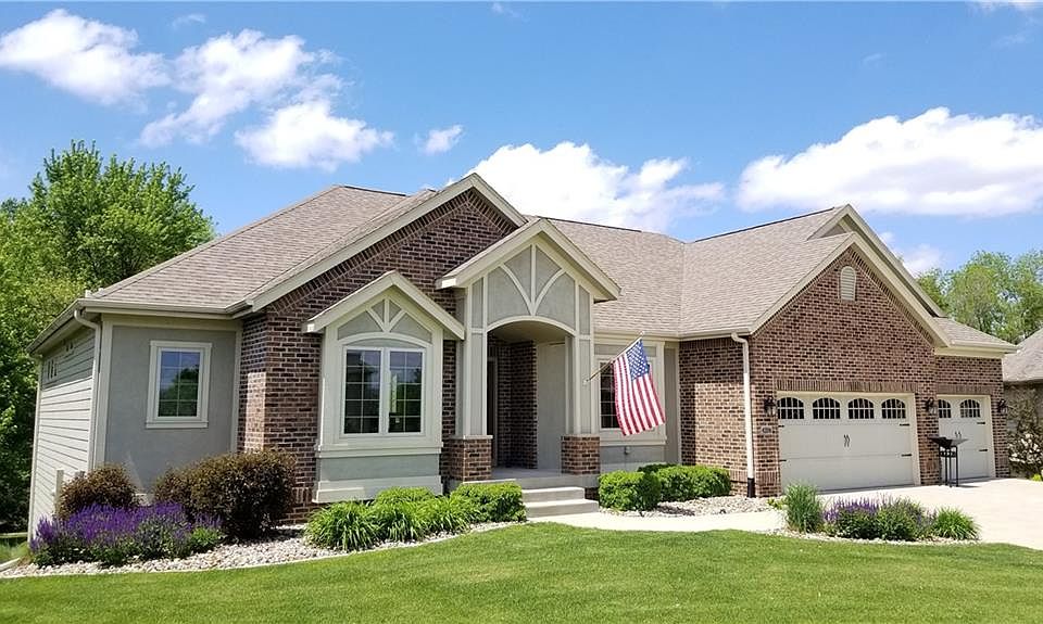 1st image of 4208 NE Hillcrest Ct