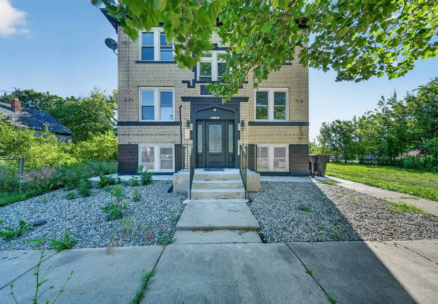 1140 Ashland St — Photo 3