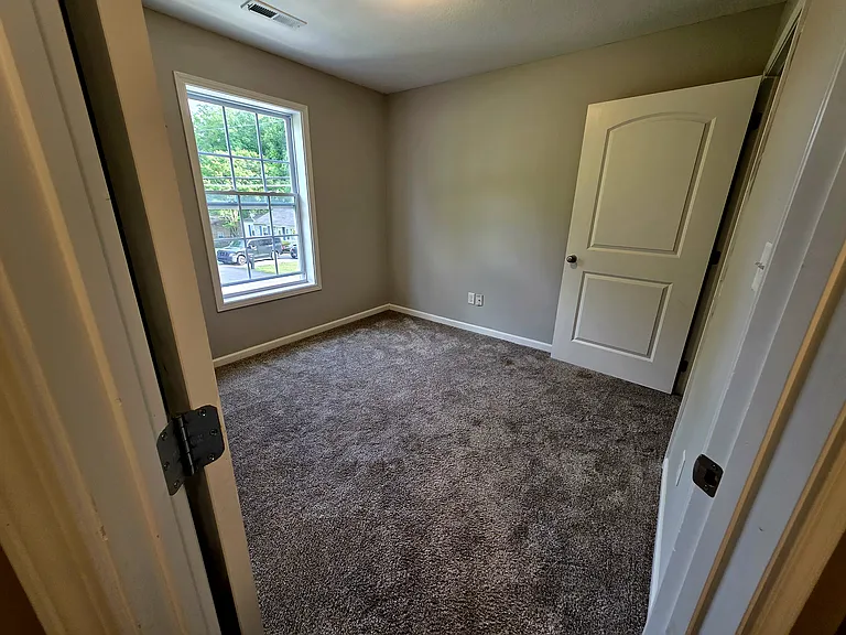 1900 Bernhurst Dr — Photo 9