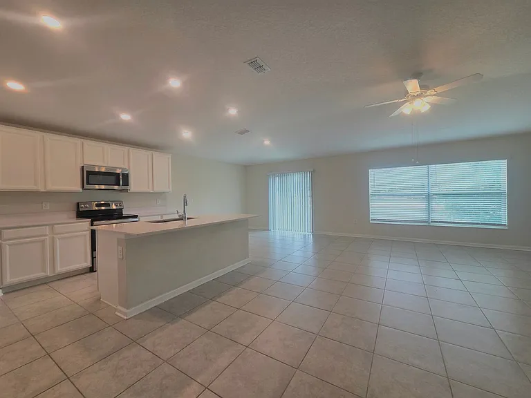 327 Macarthur St — Photo 4