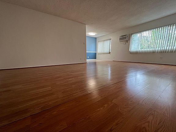 5th image of 13423 Burbank Blvd APT 19
