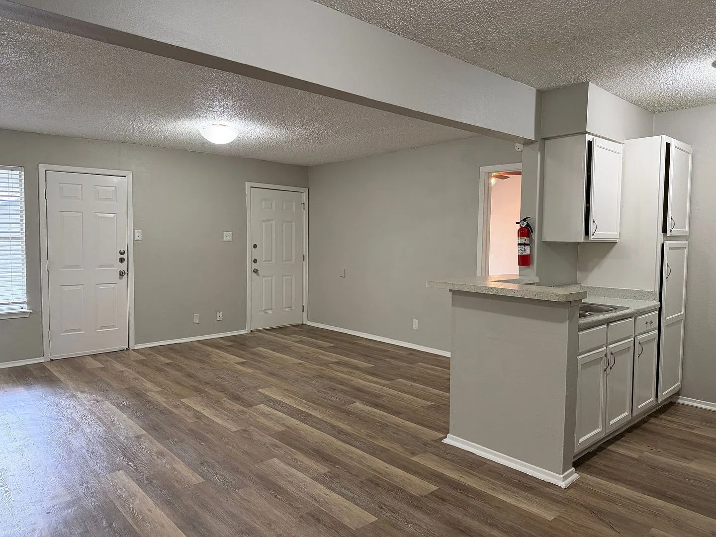 Spacious 2 Bedroom Apartment Near Edison — Photo 4
