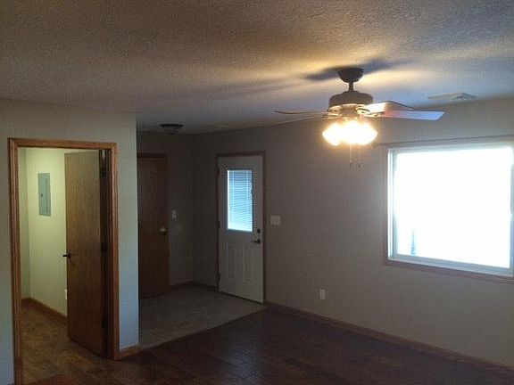 2nd image of 507 E Adams St APT 3