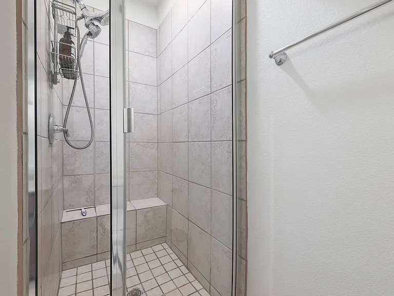1115 Kinney Ave #19 — Photo 24
