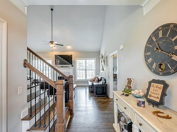 5th image of 132 Houghland St
