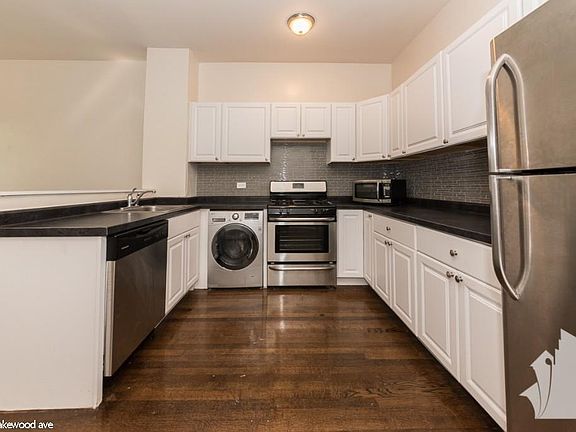 4th image of 3323 N Lakewood Ave #1514