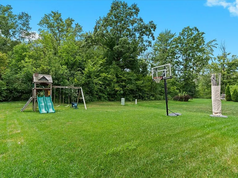 49645 Hartwick Dr — Photo 39