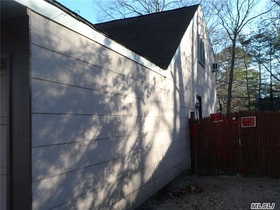 2nd image of 15 Circledale Ln