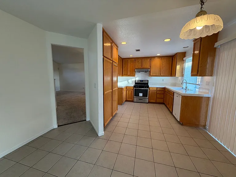 29070 Sebring Ct — Photo 6