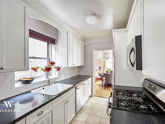 5th image of 1068 Lexington Ave #9B