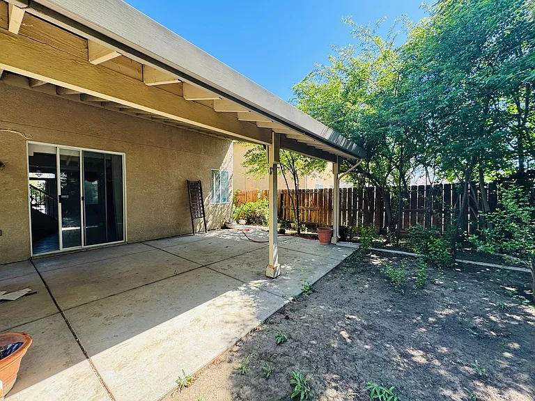 915 Cardoza Rd — Photo 24