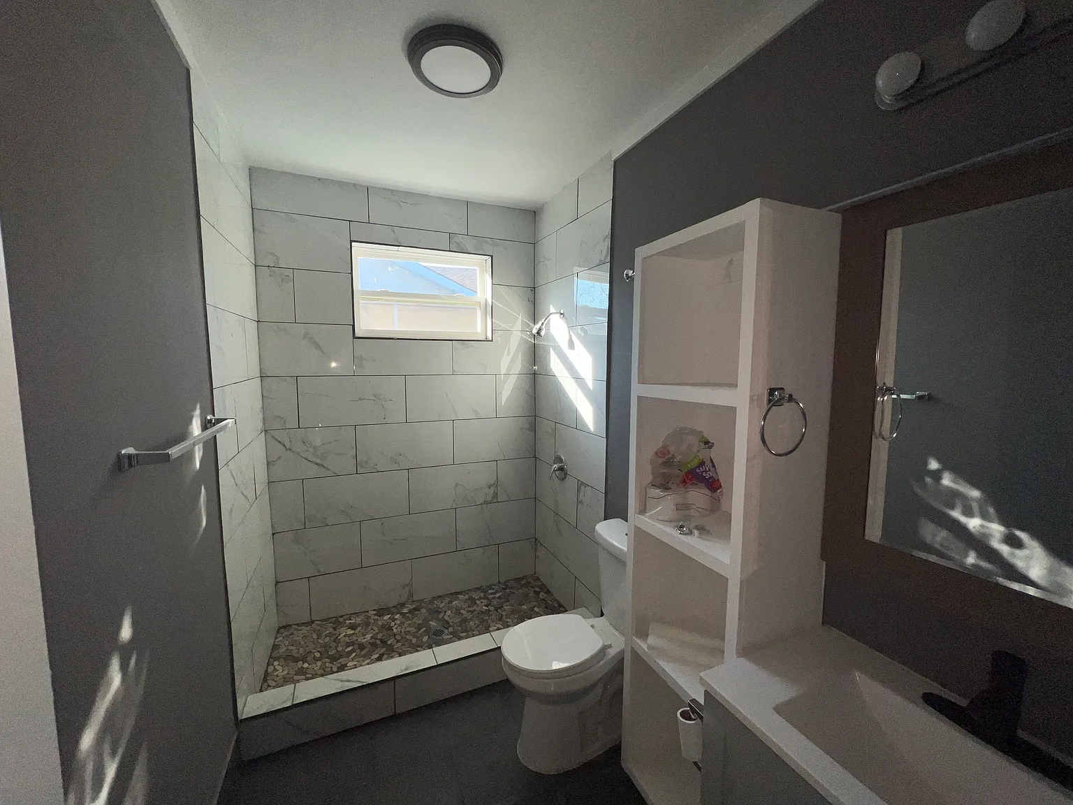 3 bed, 896 sqft, $1,900 — Photo 2