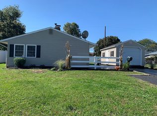 260 Pinewood Dr, Levittown, PA 19054