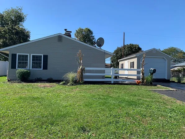 260 Pinewood Dr, Levittown, PA 19054