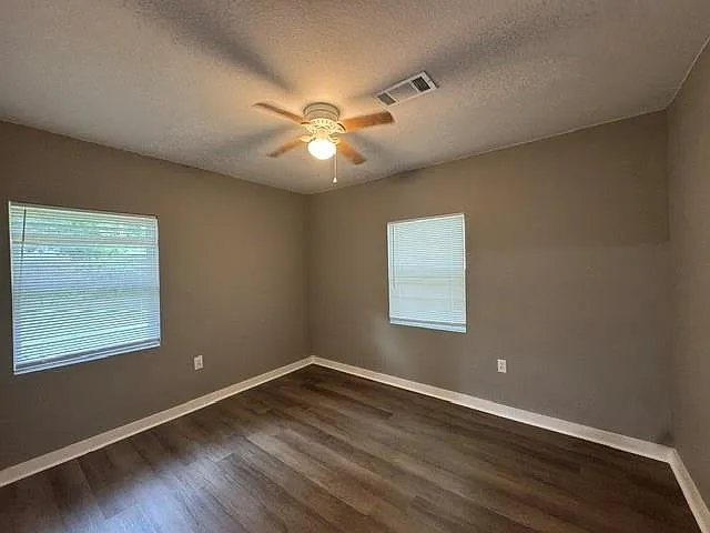 135 Rosewood Dr — Photo 7