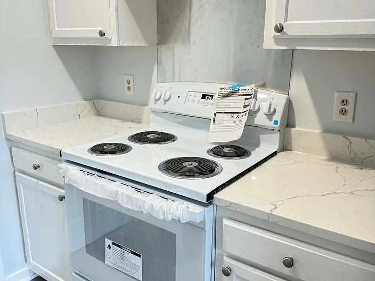 146 Ripon Ct — Photo 8