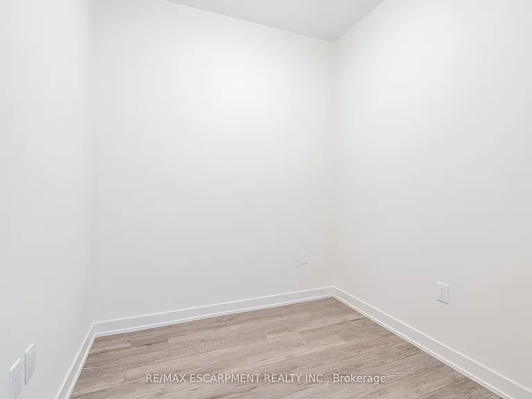 212 King William St #816 — Photo 6