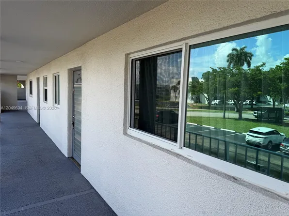 8135 Sunrise Lakes Blvd, Sunrise, FL