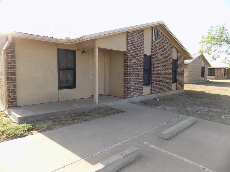 940 Lbj Dr — Photo 1