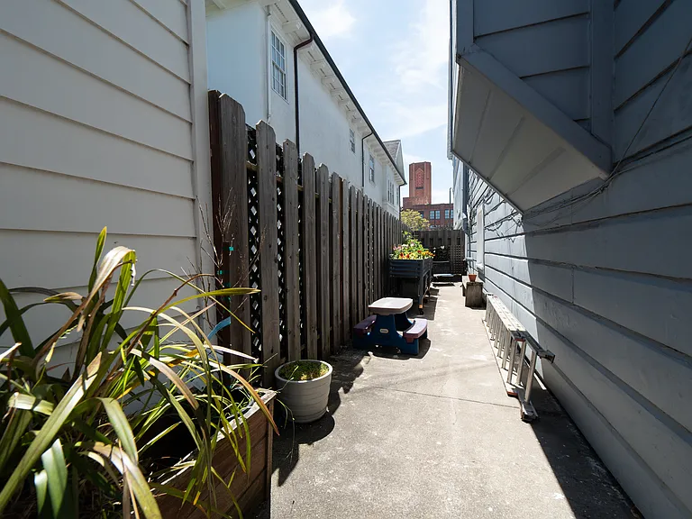 150 Palm Ave — Photo 24