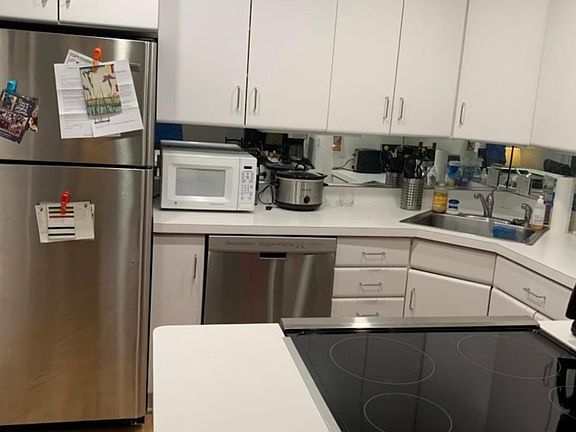 5th image of 918 W Fullerton Ave APT 2