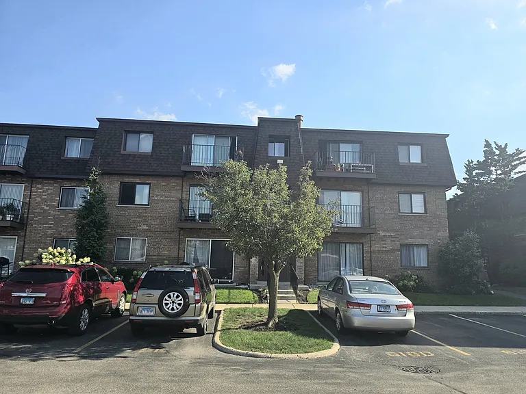 Cobblestone Cir — Photo 2