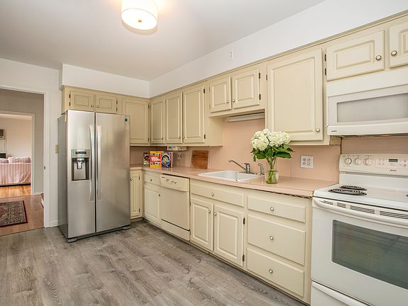 4th image of 14 Winthrop Ave