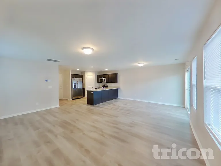 1430 Sandra Dr — Photo 3