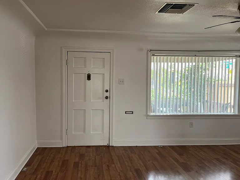 901 Castaic Ave — Photo 4
