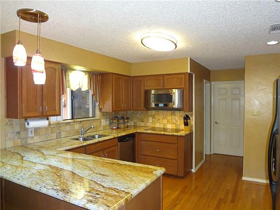5th image of 1216 Plantation Dr S