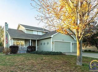 2525 SW Berkshire Dr, Topeka, KS 66614