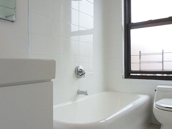 3rd image of 400 E 58th St APT 3B