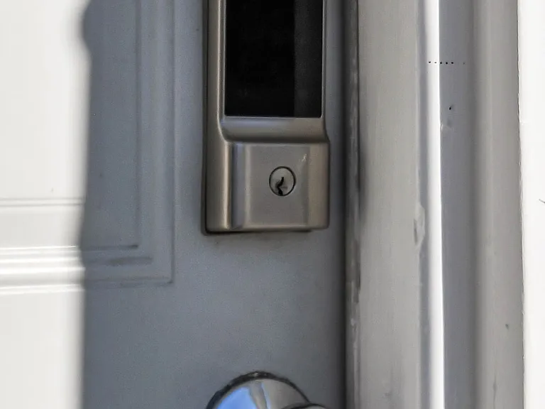 Easy keypad access to the home through the front and side doors.